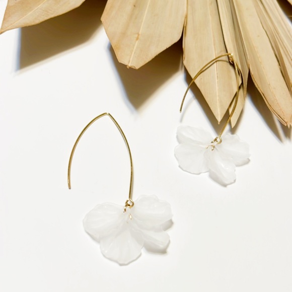 Anthro flower petal drop earrings in white and gold hardware